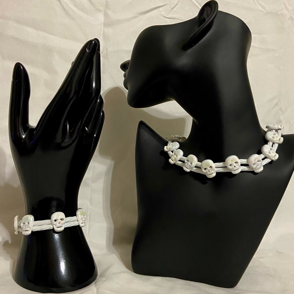 Handcrafted Skull choker necklace and bracelet set color iridescent white 💀